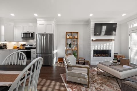 Living, Dining and Kitchen all connected for ultimate memory creating