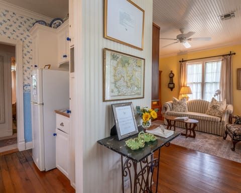 Flow from the kitchen to the living room.