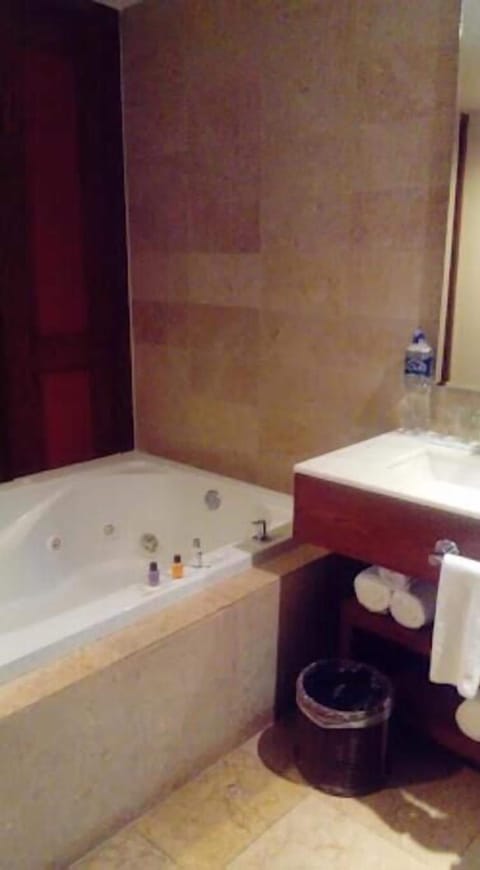 Jetted tub, hair dryer, towels, soap