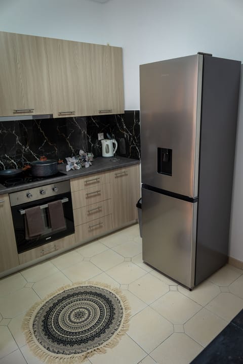 Fridge, microwave, oven, coffee/tea maker