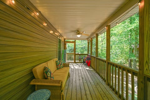 [Screened Porch]