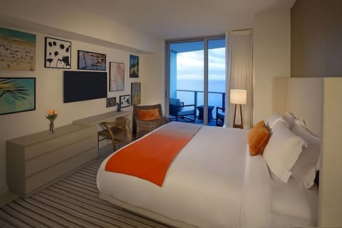 Unit with Queen size bed. Exact unit will be assigned upon arrival. Views, colors and decor may vary.