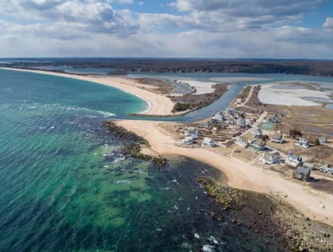 Beach nearby, sun loungers, beach towels