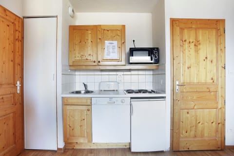 Make a tasty meal in your own kitchenette!