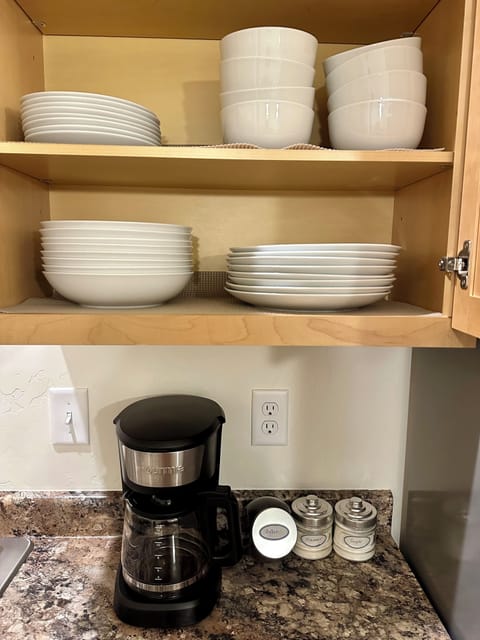 Complete sets of China ware are available.