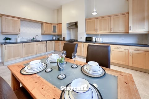 Staycasa Accommodation Kitchen/Dining