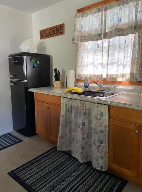 Fridge, microwave, coffee/tea maker, toaster