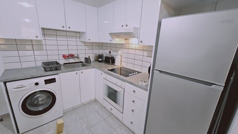 Fridge, oven, toaster, cookware/dishes/utensils