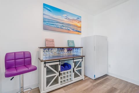 004 Purple Waves Wine Bar Vacation Home