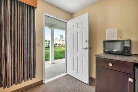 staycation packages in Kelleys Island