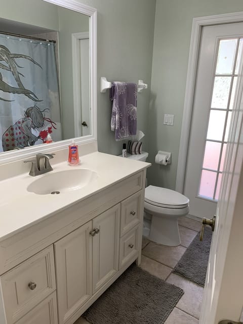 Combined shower/tub, hair dryer, towels, soap