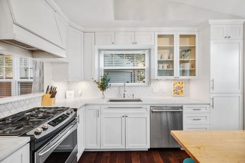 Fully Stocked Kitchen