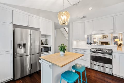 Fully Stocked Kitchen with Breakfast Bar
