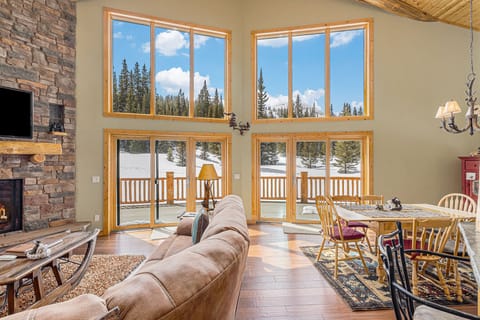 Inviting pine views and freshness pour in through bright windows.