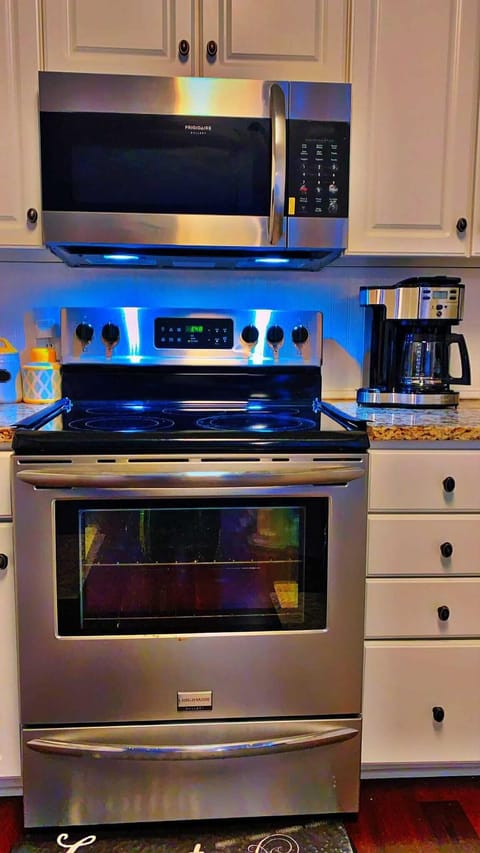 Stove, Oven & Microwave 