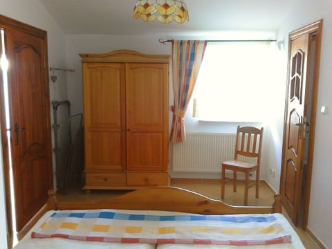 1 bedroom, iron/ironing board, internet, bed sheets