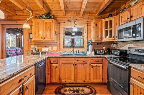 Fox N' Socks' fully equipped kitchen