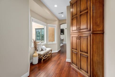 Hallway to bedrooms.