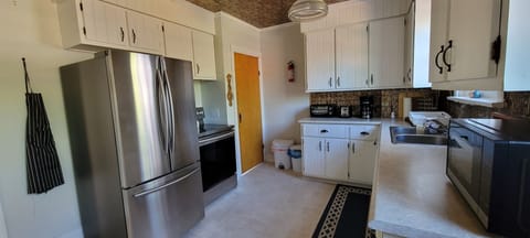 Fridge, oven, stovetop