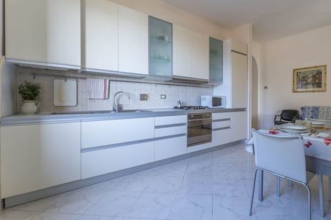 Autumn, Dining Room, Kitchen, Spring, Summer