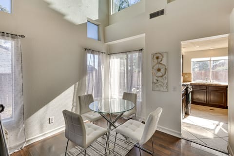 Dining Area | Dishware & Flatware Provided