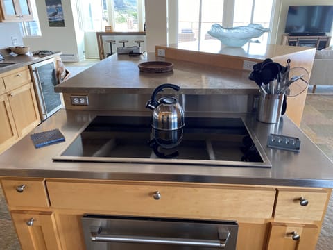 Well equipped kitchen with everything needed to prepare the perfect meal.