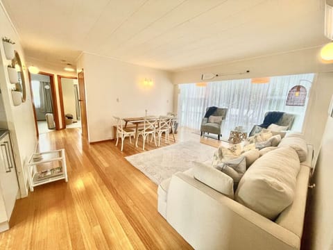 Open plan living & dining area off the kitchen