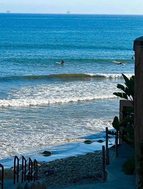 Beach nearby, sun loungers, beach towels