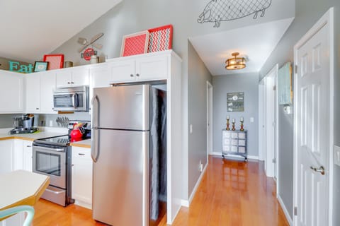 Fridge, stovetop, dishwasher, coffee/tea maker