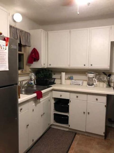 Microwave, oven, stovetop, coffee/tea maker