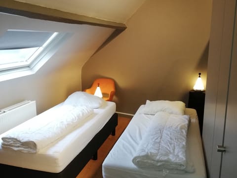 8 bedrooms, iron/ironing board, internet