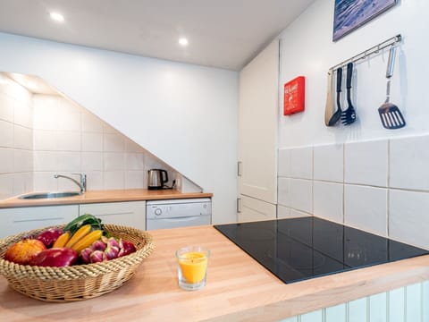 Property, Cabinetry, Countertop, Food, Kitchen, Interior Design, Kitchen Appliance, Flooring, Wood, Floor