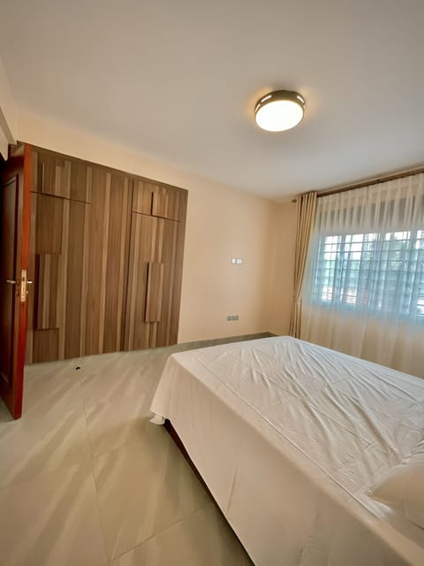 3 bedrooms, in-room safe, iron/ironing board, WiFi