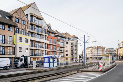 Immediate Surroundings [summer] (&lt;1 km)