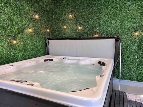 Indoor spa tub