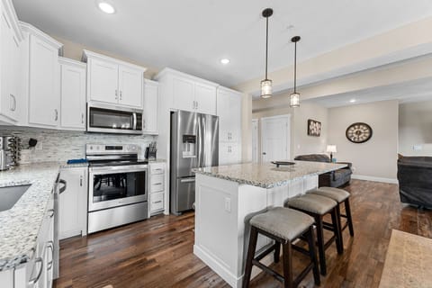 Main Level - Full Kitchen