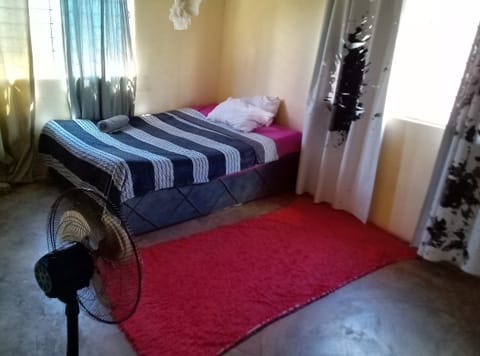 2 bedrooms, iron/ironing board, bed sheets