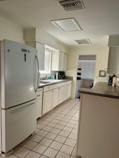 Microwave, oven, stovetop, cookware/dishes/utensils