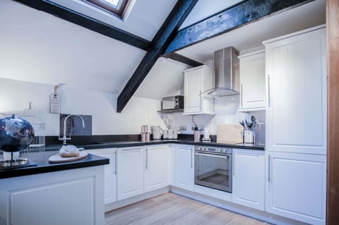 Cosy At The Mews - 2 Bedroom Apartment - Tenby (21442)