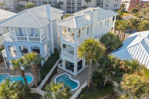The Hummingbird - Luxury Lakefront Vacation Rental with Private Pool, Fireplace, and Water Views on Holiday Isle in Destin, Florida - Five Star Properties Destin/30A