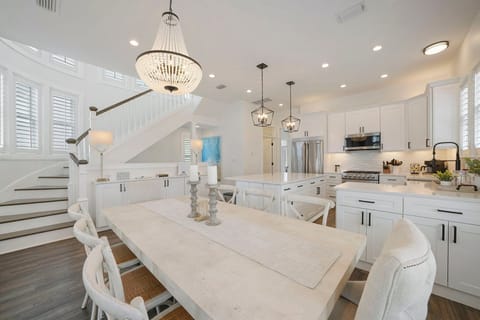 The Hummingbird - Luxury Lakefront Vacation Rental with Private Pool, Fireplace, and Water Views on Holiday Isle in Destin, Florida - Five Star Properties Destin/30A