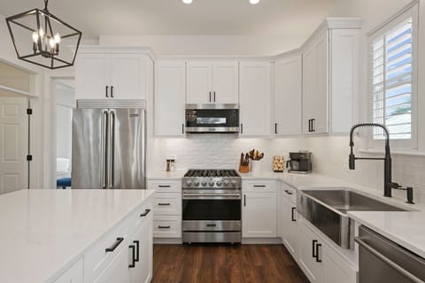 The Hummingbird - Luxury Lakefront Vacation Rental with Private Pool, Fireplace, and Water Views on Holiday Isle in Destin, Florida - Five Star Properties Destin/30A