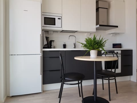 Fully equipped kitchen.