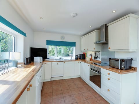 Kitchen | BrynAwel, Pengroeslon, near Aberdaron