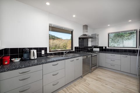 Fully equipped chef's kitchen