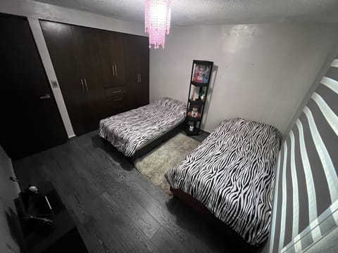 3 bedrooms, iron/ironing board, bed sheets