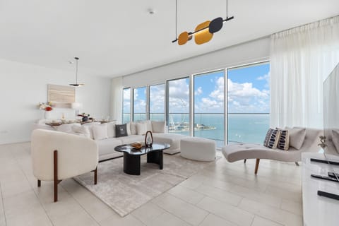 Seafront holiday home with striking sea views over Bluewaters and Palm Jumeirah in JBR Dubai