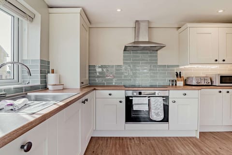 Ways End Kitchen - StayCotswold
