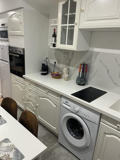 Microwave, oven, stovetop, coffee/tea maker