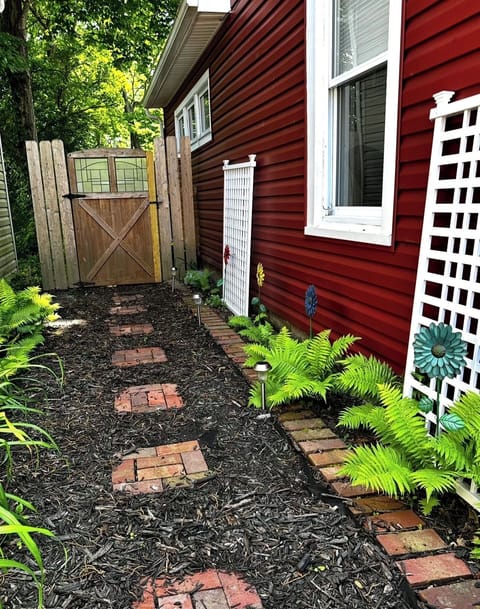 An inviting walk path to the private backyard